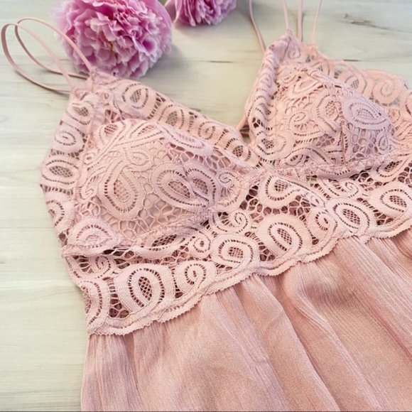 Victoria's Secret PINK CROCHET LACE DRESS NWT - Picture 3 of 4